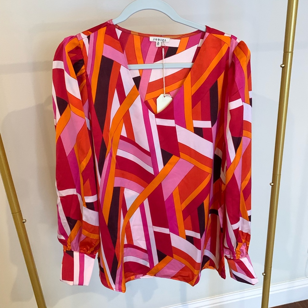 NWT PRINTED BLOUSE